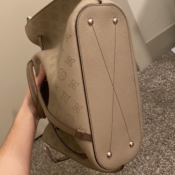 Louis Vuitton beige barrel bag - Picture 9 of 14